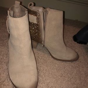 Gianni Bini Taupe Booties